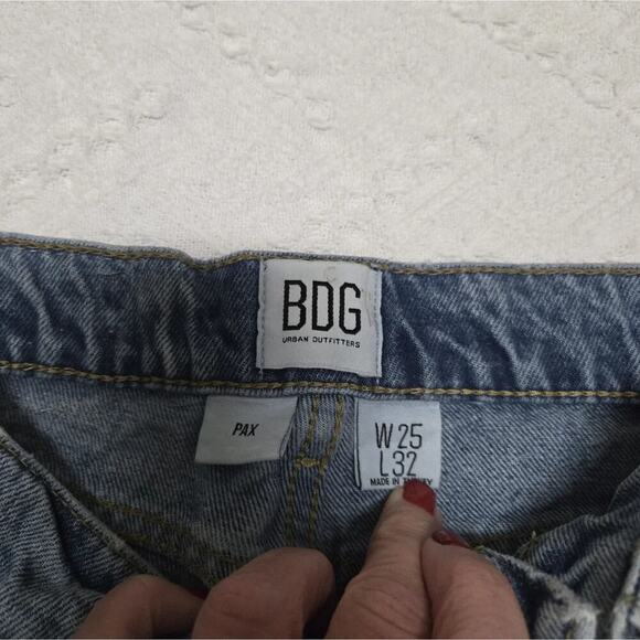 BDG Urban Outfitters Pax Straight Leg Destroyed Denim Jeans 25/32 thrashed - Picture 5 of 6